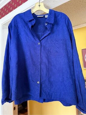 Chico's cobalt blue embroidered button down shirt size 3 or XL